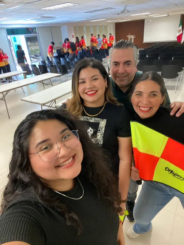 Equipo de Innovación y Liderazgo en una jornada de trabajo